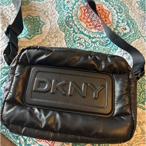 DKNY SMALL SHOULDER BAG